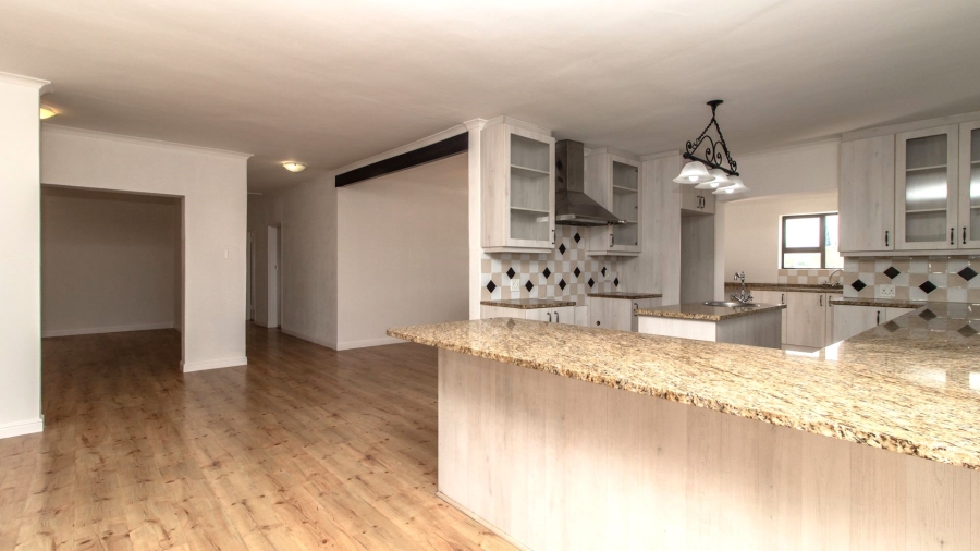7 Bedroom Property for Sale in Loevenstein Western Cape